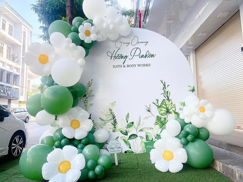 Dịch vụ Trang Trí Bóng Bay Khai Trương Cửa Hàng 5 Tạo không khí vui tươi, phấn khởi