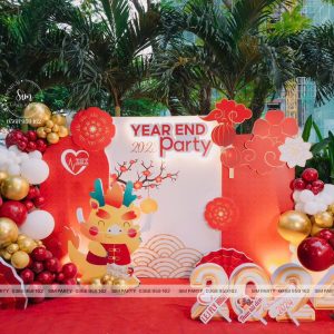 Backdrop là một phần quan trọng không thể thiếu trong mỗi bữa tiệc cuối năm